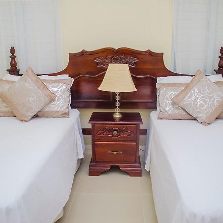 Ocho Rios Under The Palms Villa Exterior foto