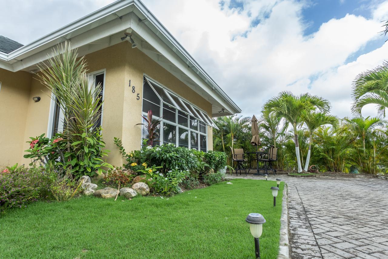Ocho Rios Under The Palms Villa Exterior foto